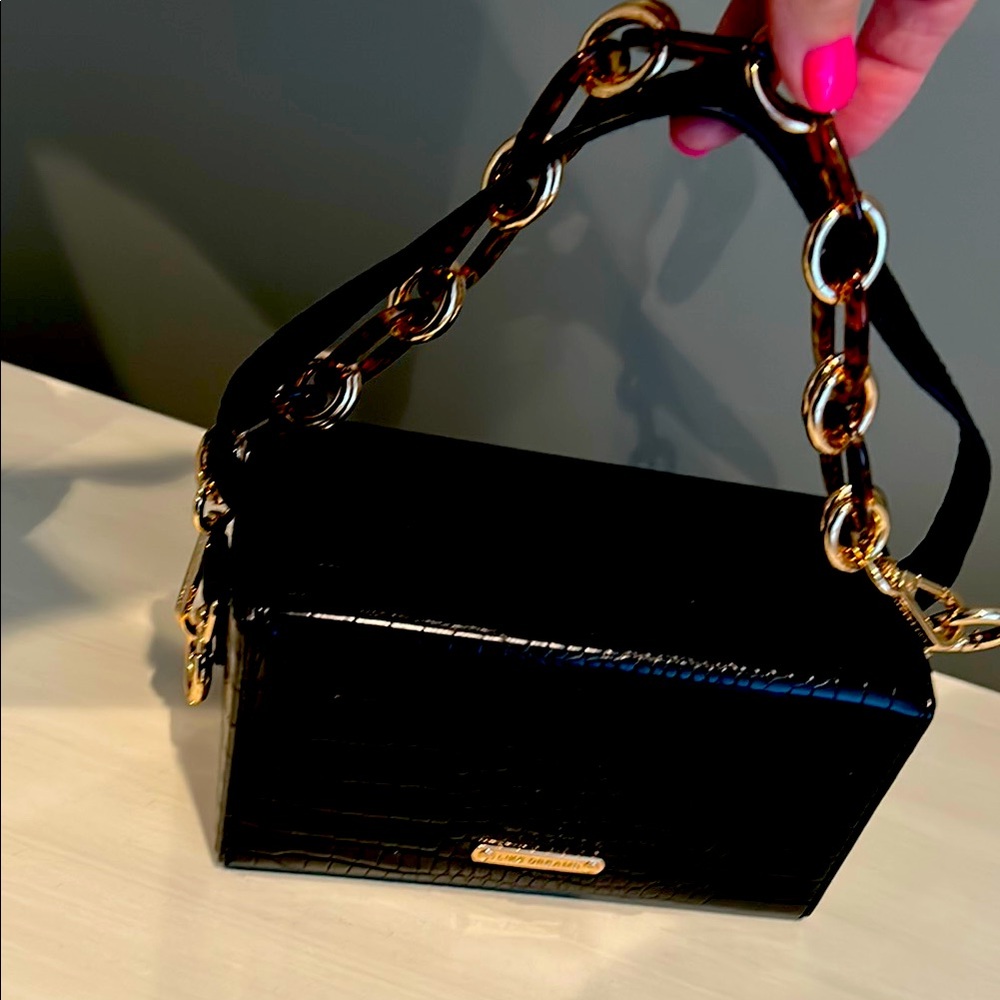 Elegant Black Croc-Embossed Handbag with Gold Chain